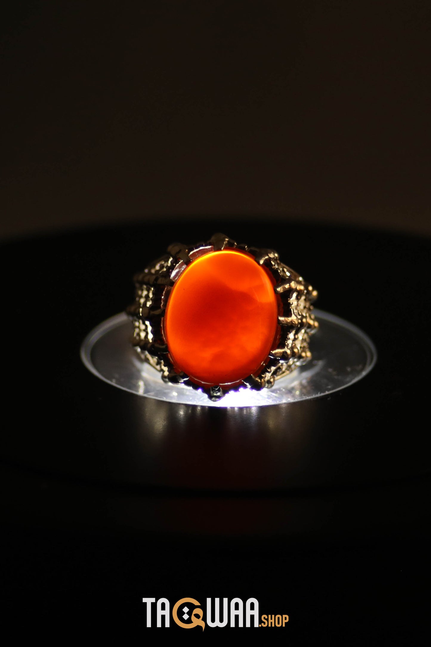 Silver ring with a brown Yemeni agate stone