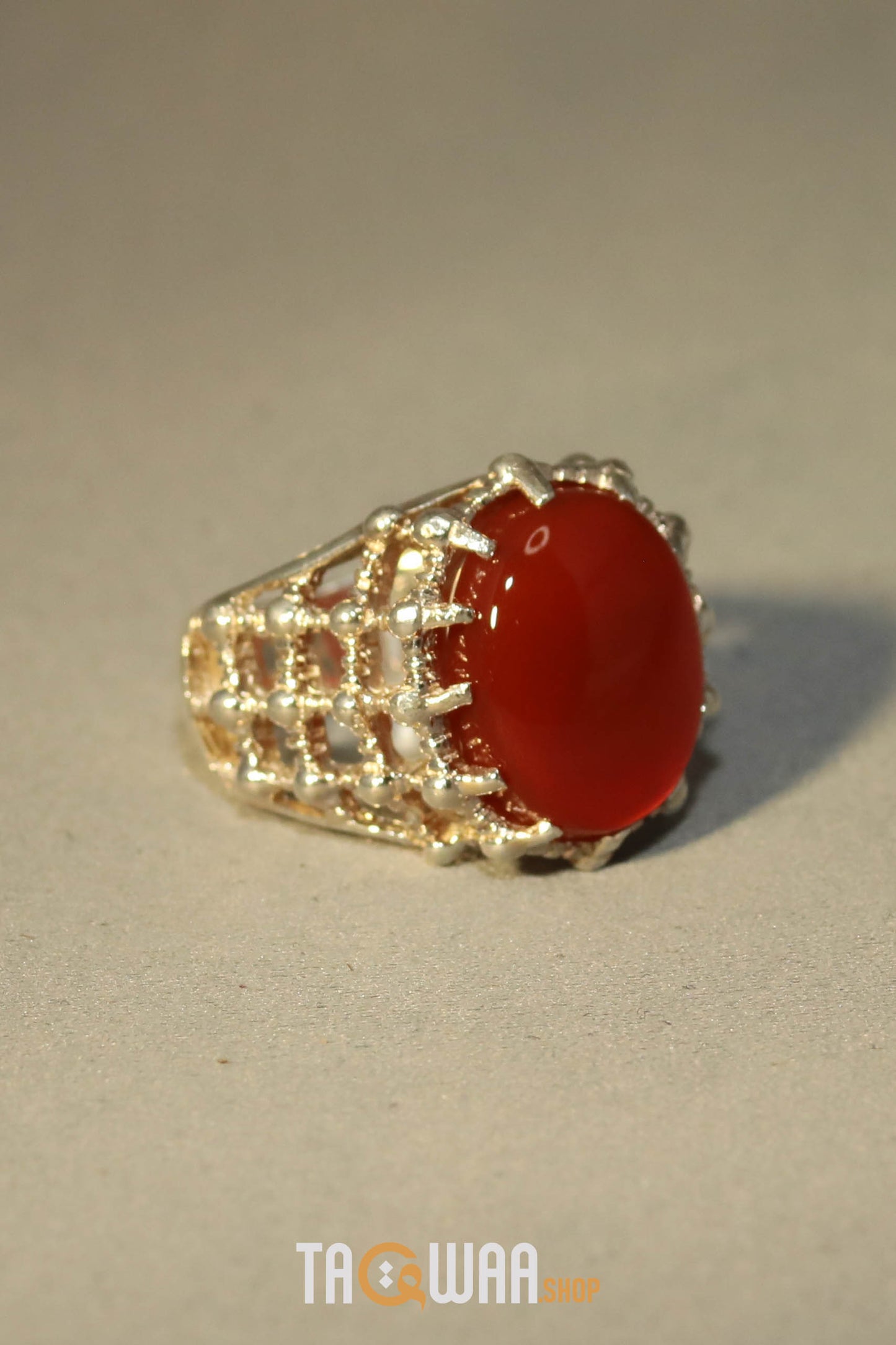 Silver ring with a brown Yemeni agate stone