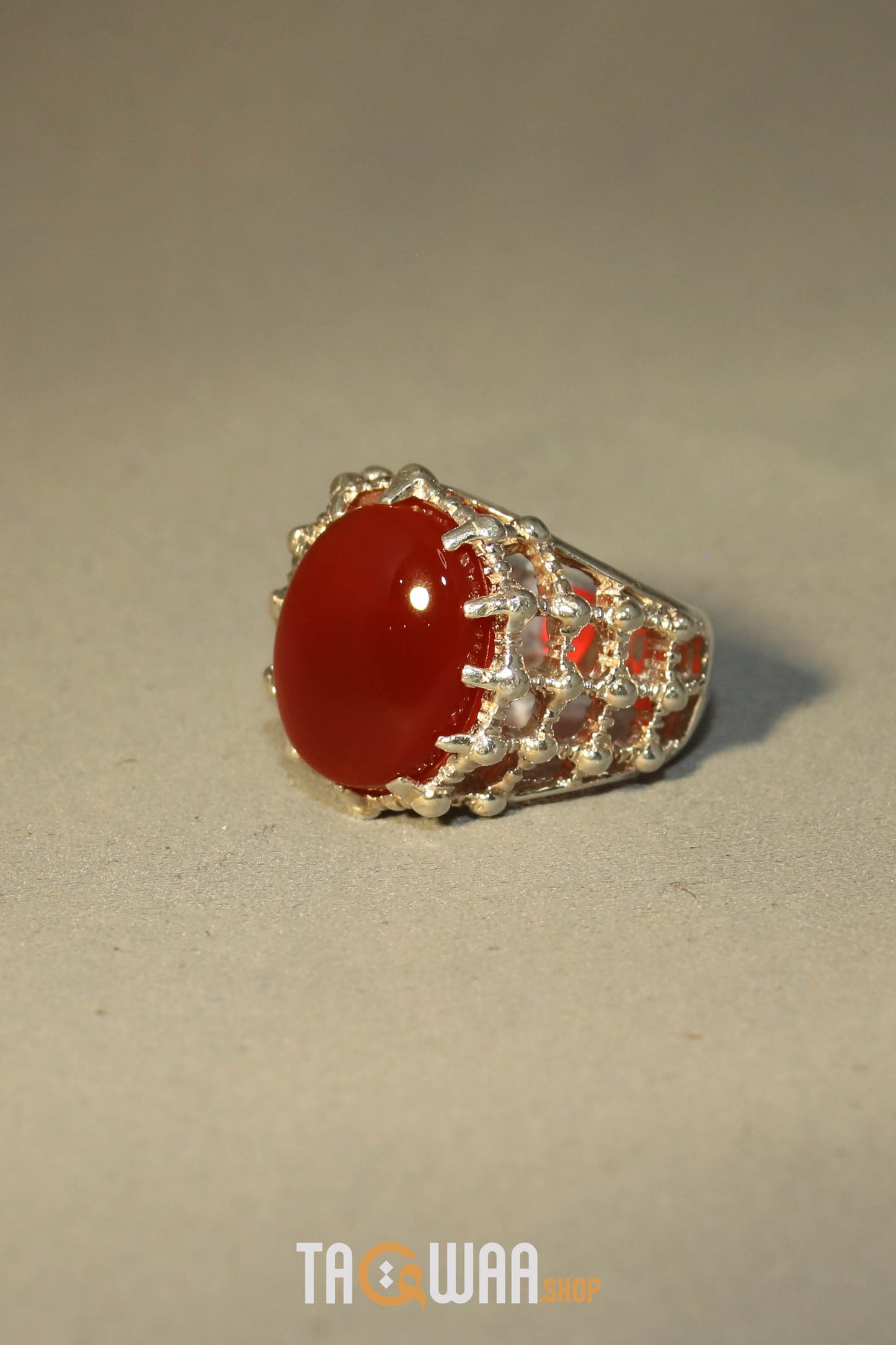 Silver ring with a brown Yemeni agate stone