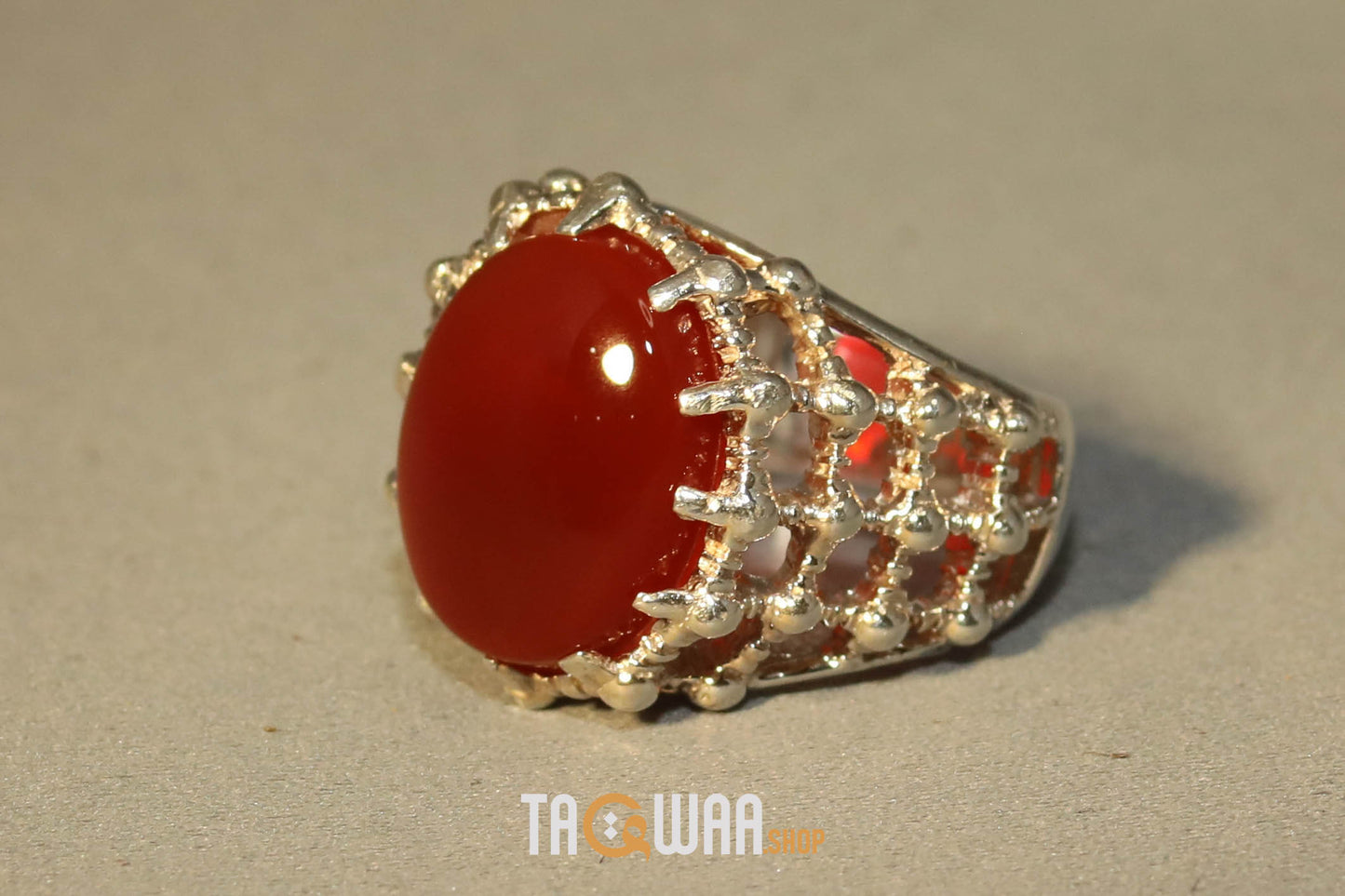 Silver ring with a brown Yemeni agate stone