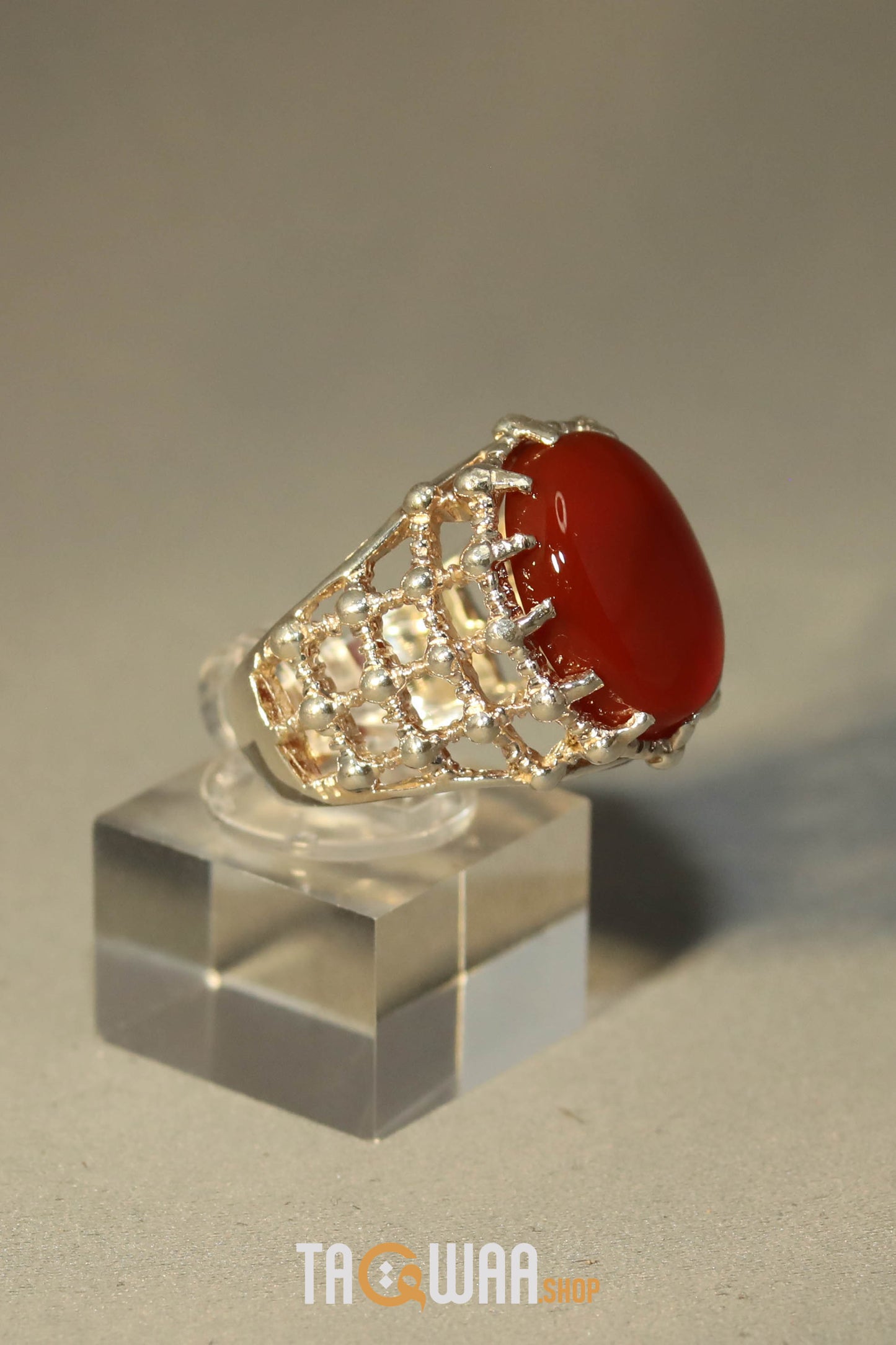 Silver ring with a brown Yemeni agate stone