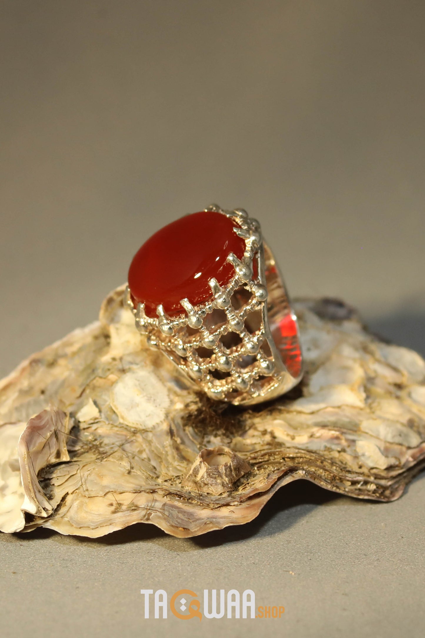 Silver ring with a brown Yemeni agate stone