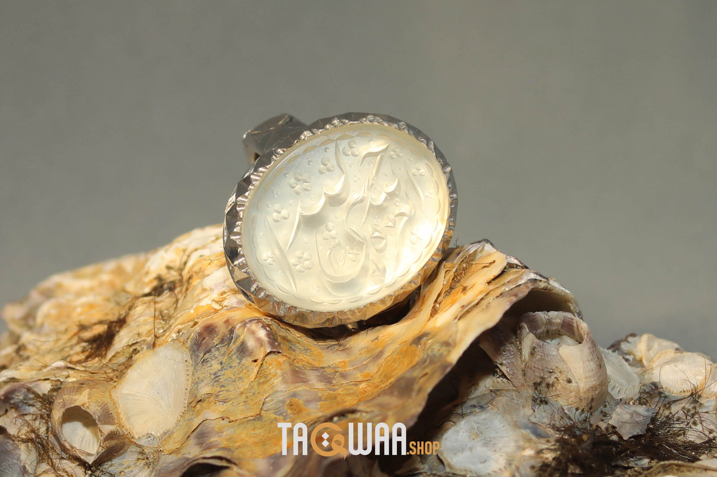 Extremely Rare White Yemeni Agate – Engraved with 'العزة لله حسبي الله'