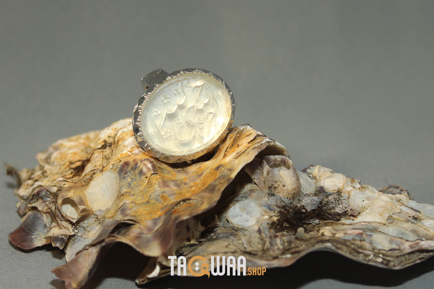 Extremely Rare White Yemeni Agate – Engraved with 'العزة لله حسبي الله'