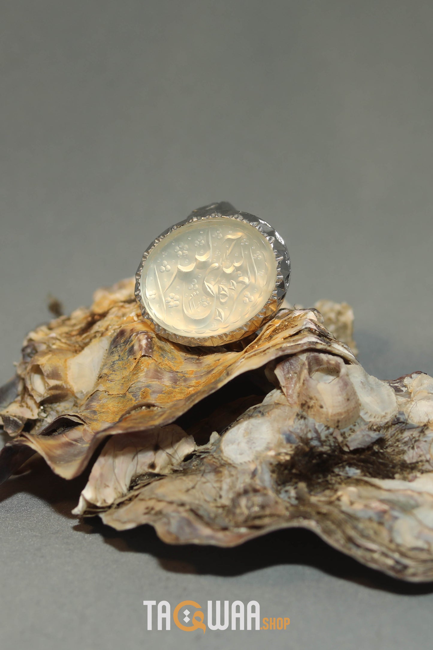Extremely Rare White Yemeni Agate – Engraved with 'العزة لله حسبي الله'