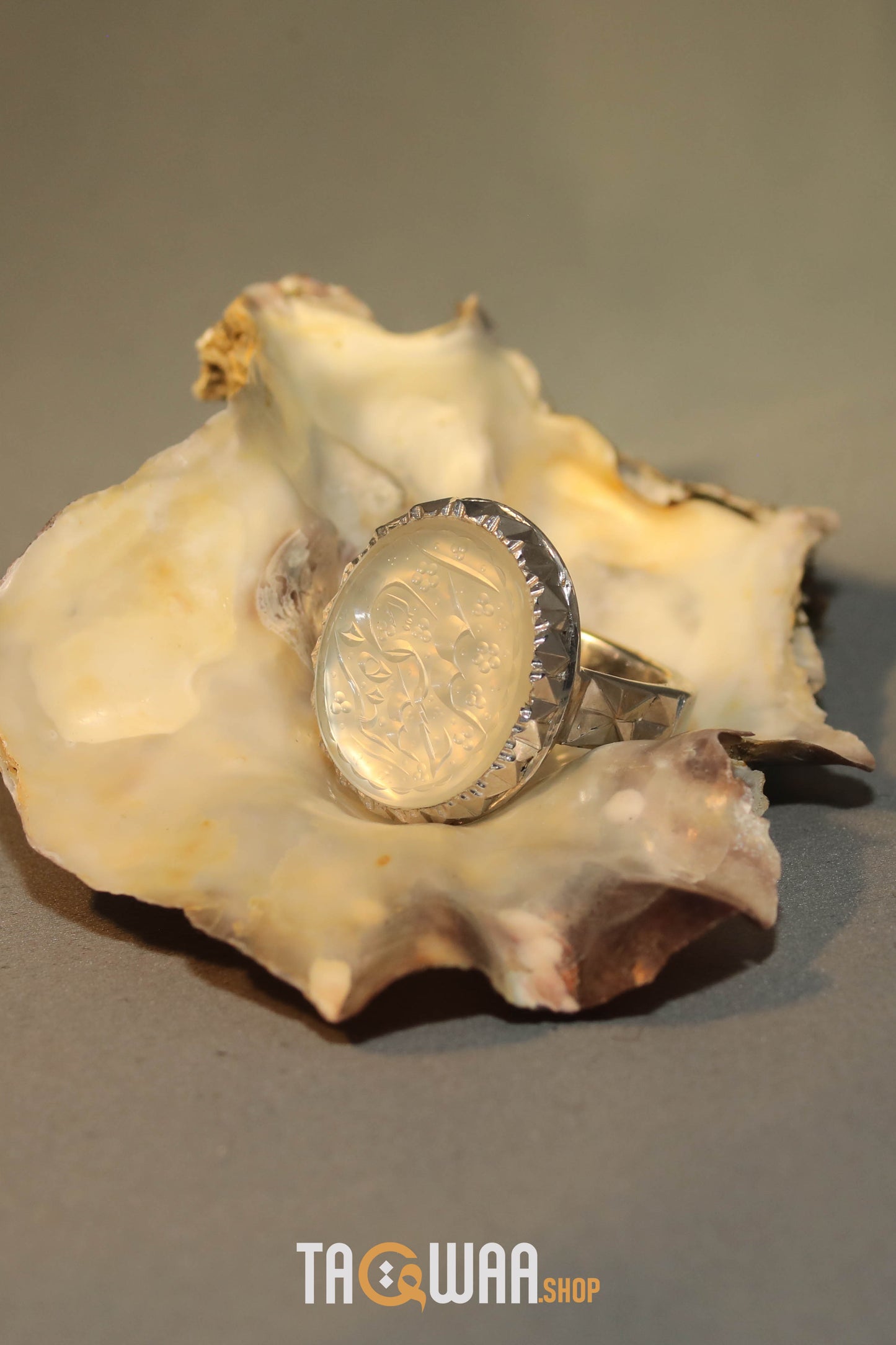 Extremely Rare White Yemeni Agate – Engraved with 'العزة لله حسبي الله'