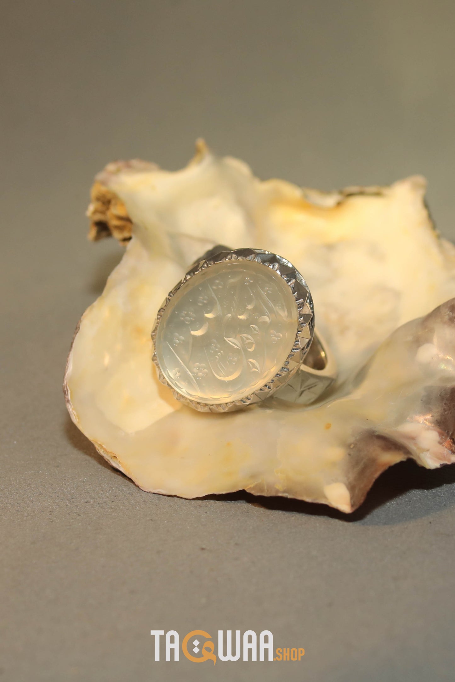 Extremely Rare White Yemeni Agate – Engraved with 'العزة لله حسبي الله'