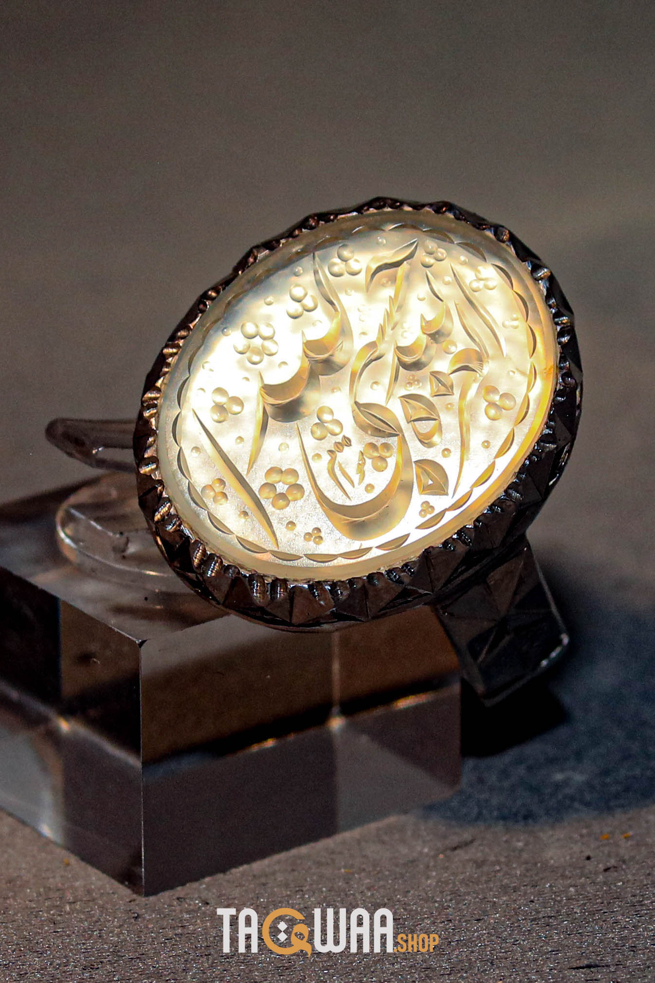 Extremely Rare White Yemeni Agate – Engraved with 'العزة لله حسبي الله'