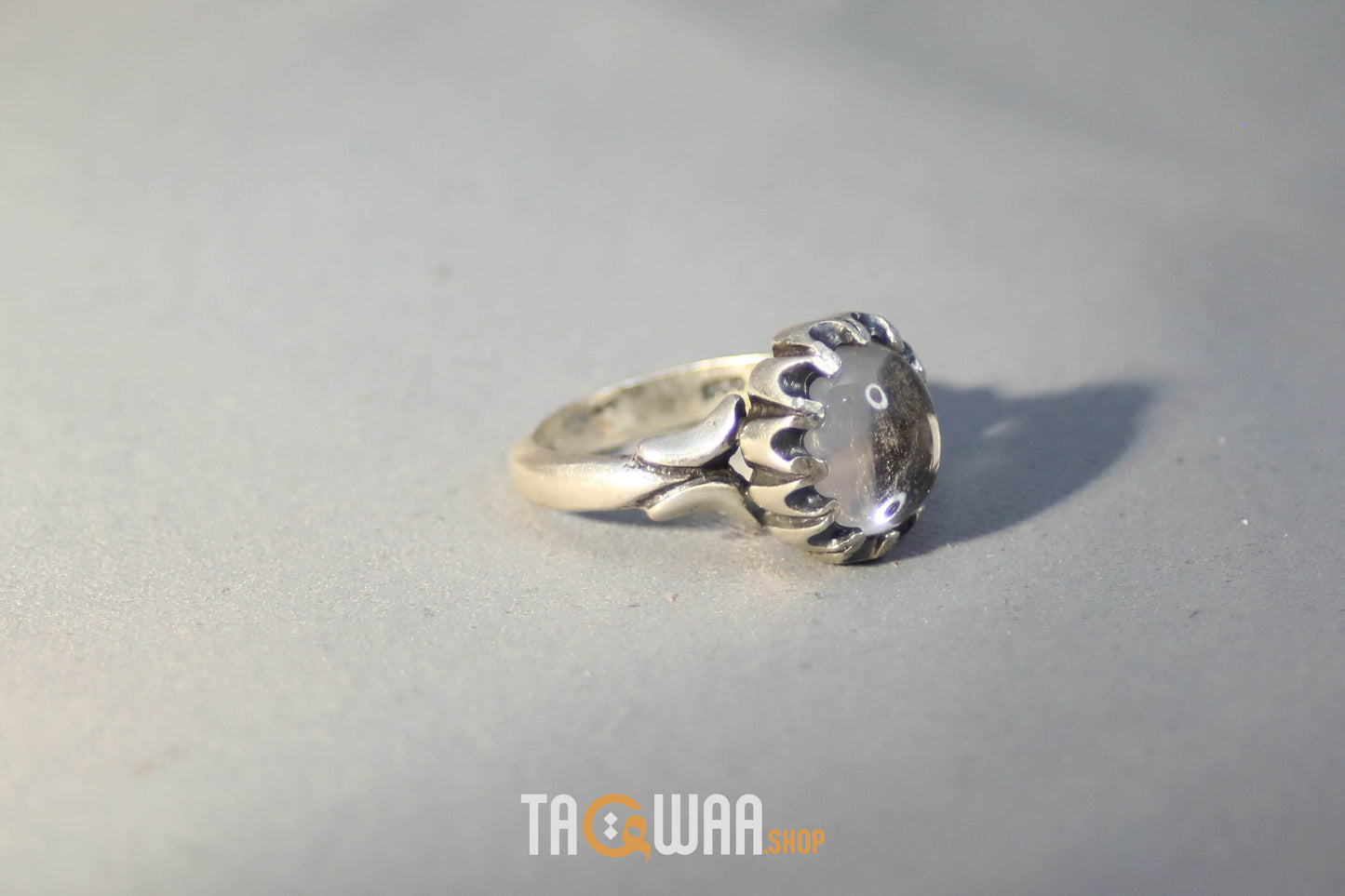 Elegant Silver Ring Featuring a Dur Al Najaf Stone