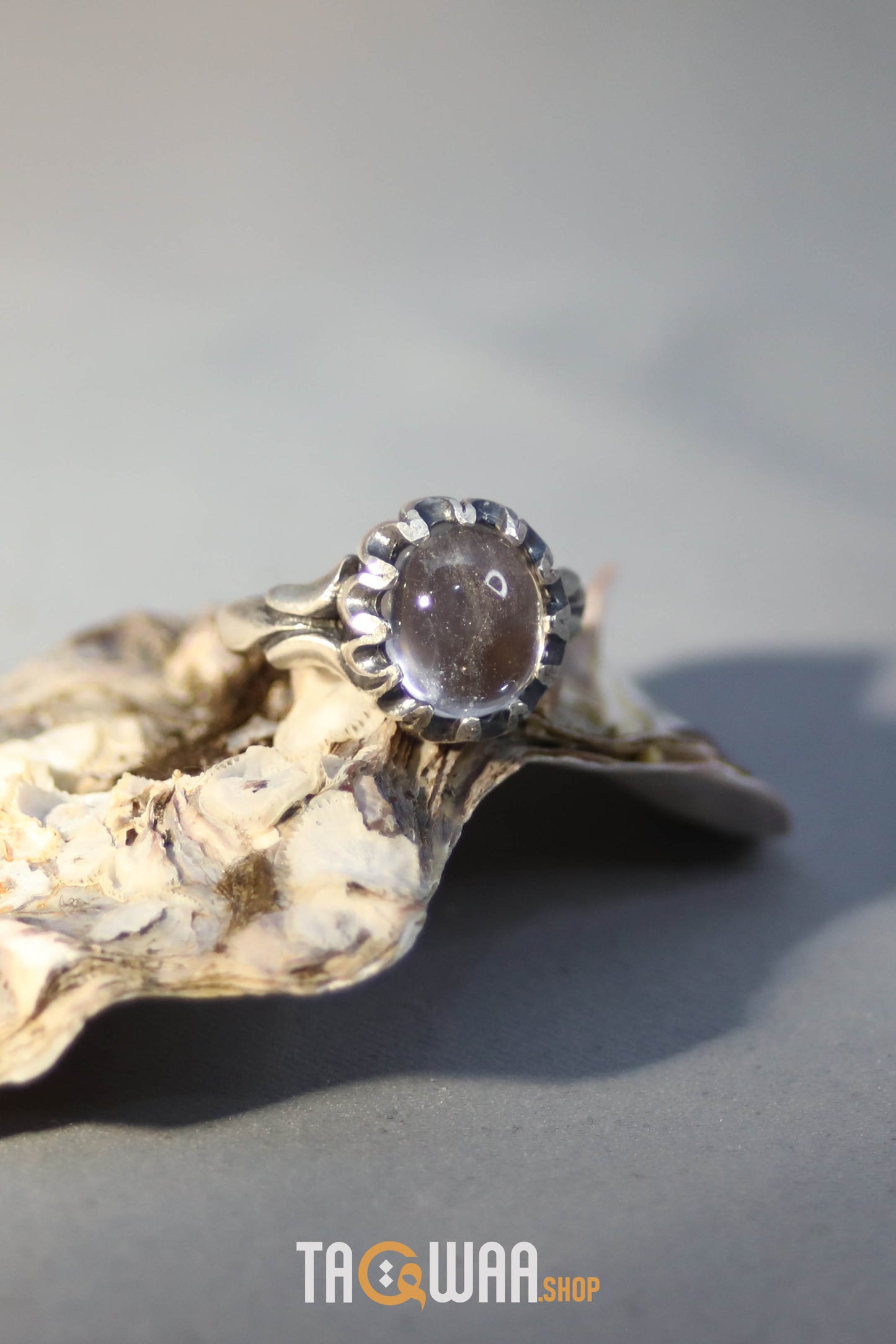 Elegant Silver Ring Featuring a Dur Al Najaf Stone