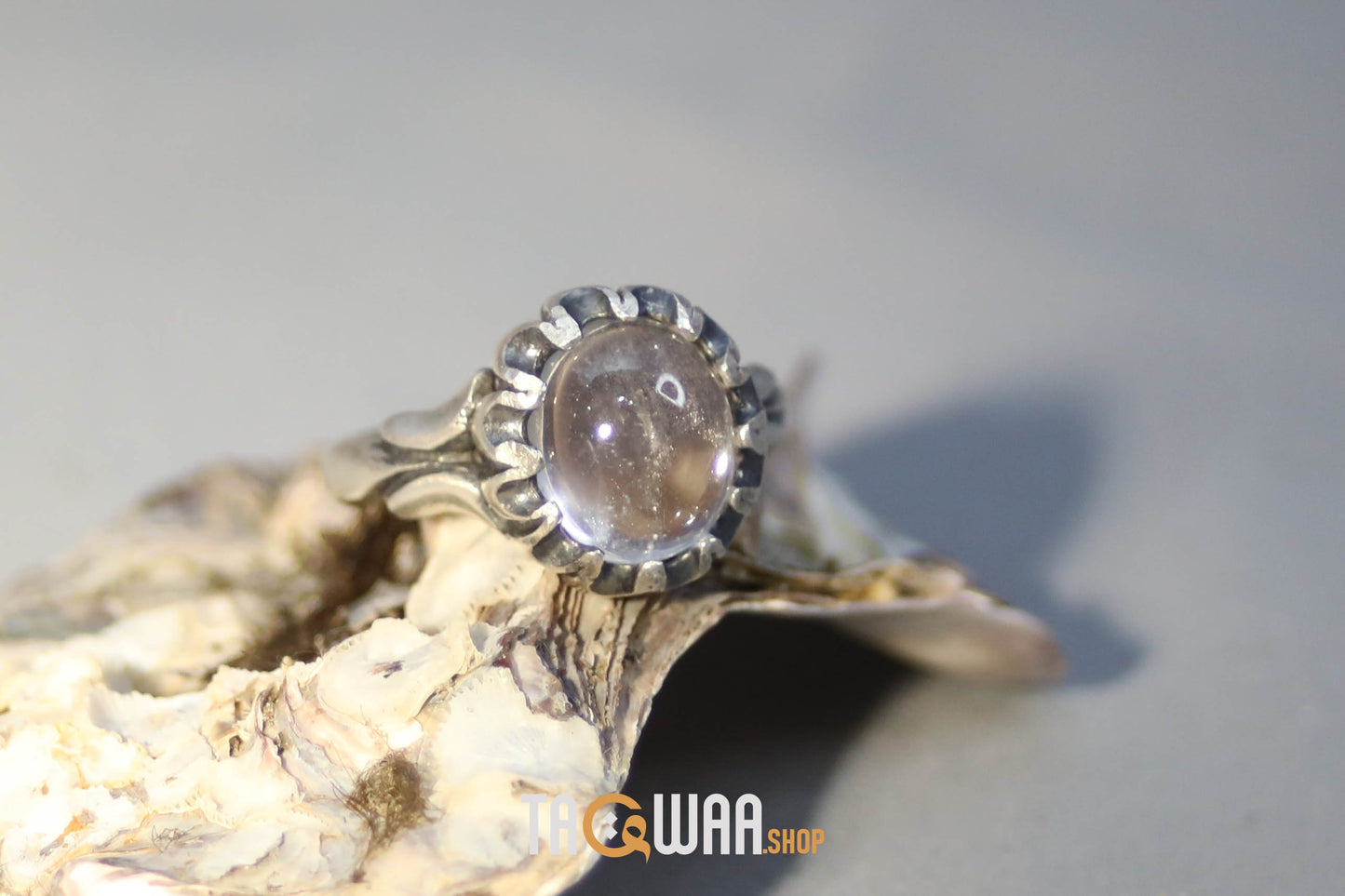 Elegant Silver Ring Featuring a Dur Al Najaf Stone