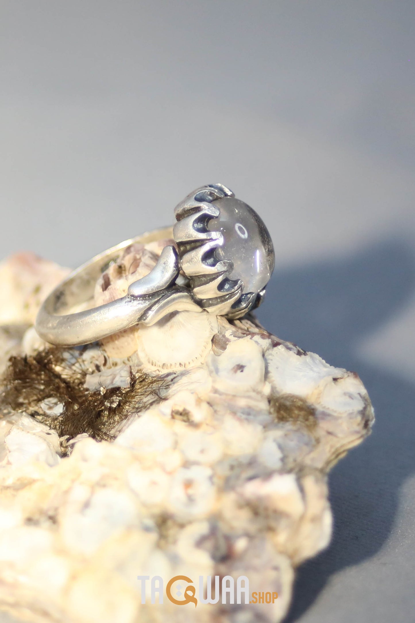 Elegant Silver Ring Featuring a Dur Al Najaf Stone