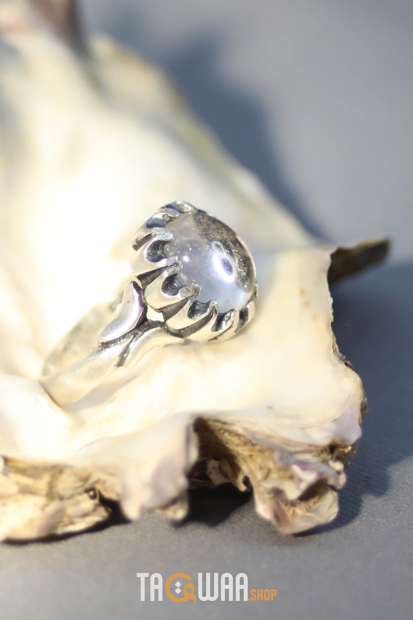 Elegant Silver Ring Featuring a Dur Al Najaf Stone