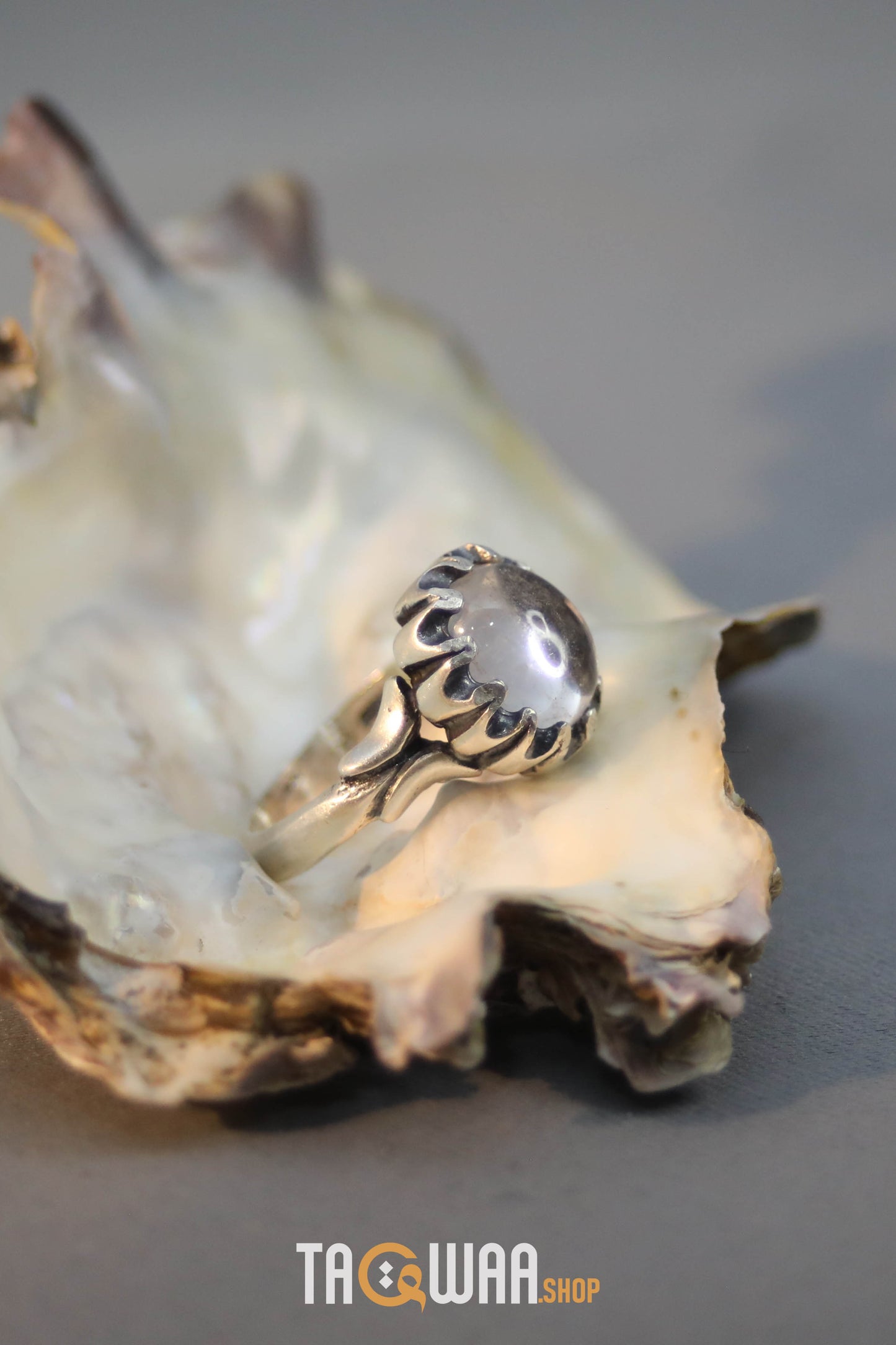 Elegant Silver Ring Featuring a Dur Al Najaf Stone