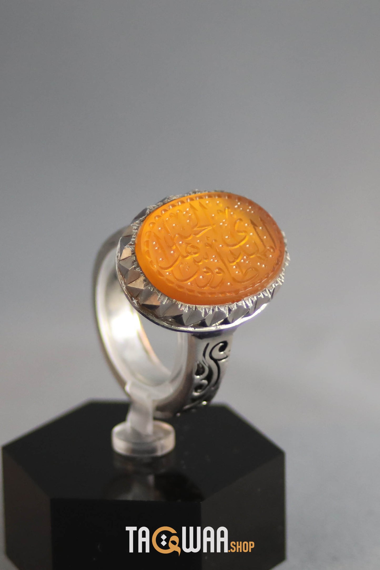 Timeless Men's Silver Ring with Yemeni Orange Aqeeq – Engraved with 'المهدي طاوس اهل الجنة