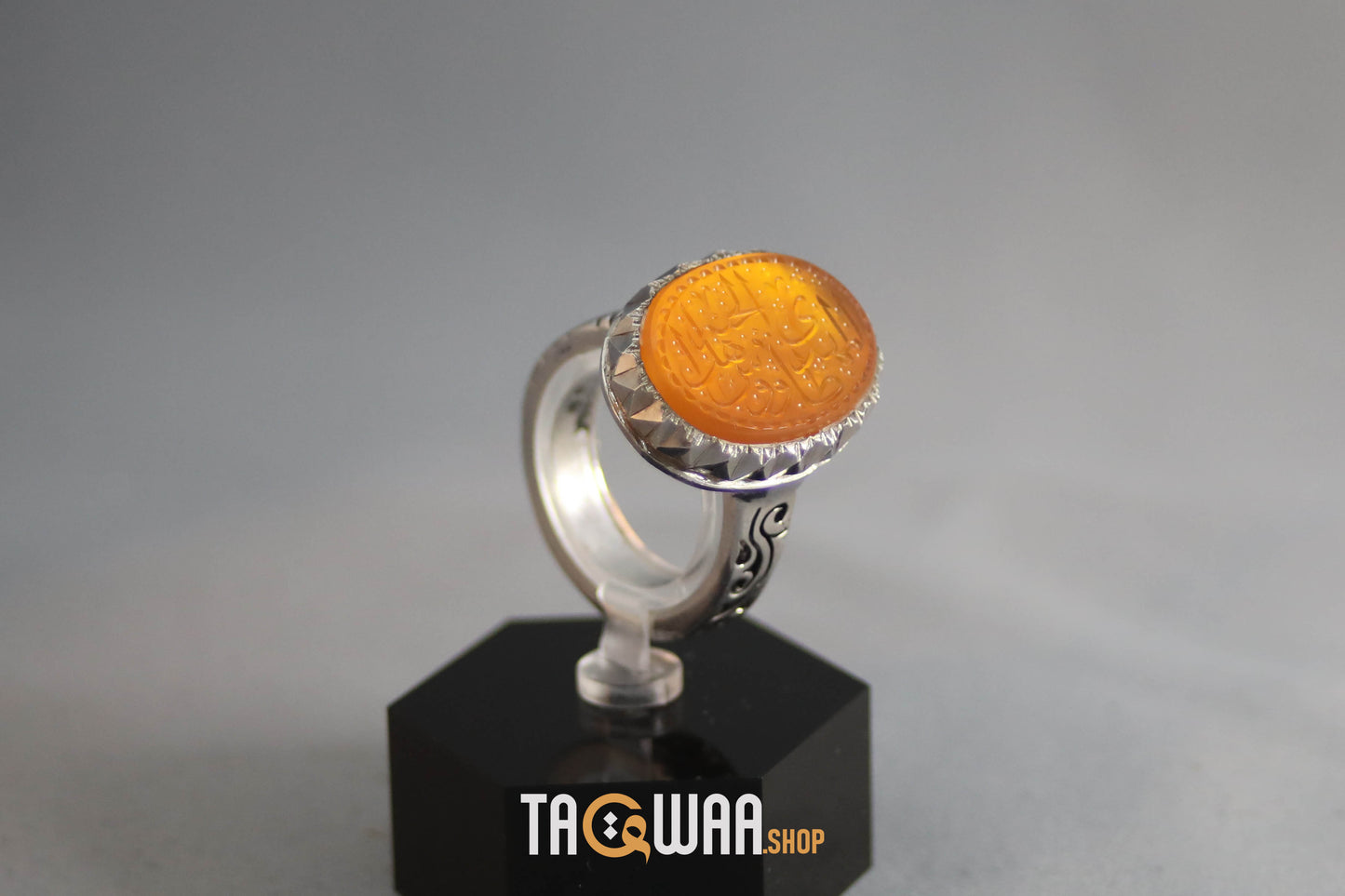 Timeless Men's Silver Ring with Yemeni Orange Aqeeq – Engraved with 'المهدي طاوس اهل الجنة