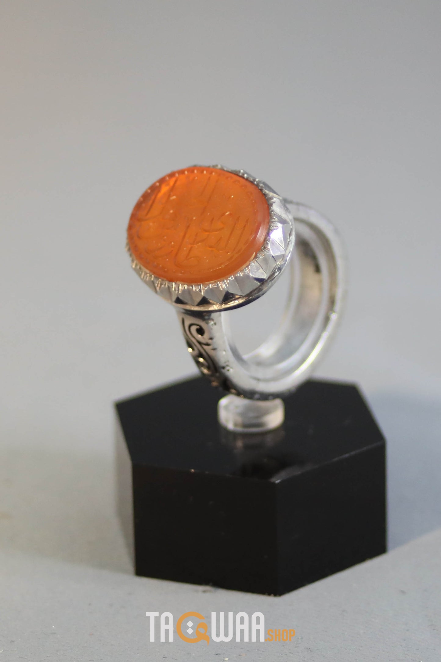Timeless Men's Silver Ring with Yemeni Orange Aqeeq – Engraved with 'المهدي طاوس اهل الجنة