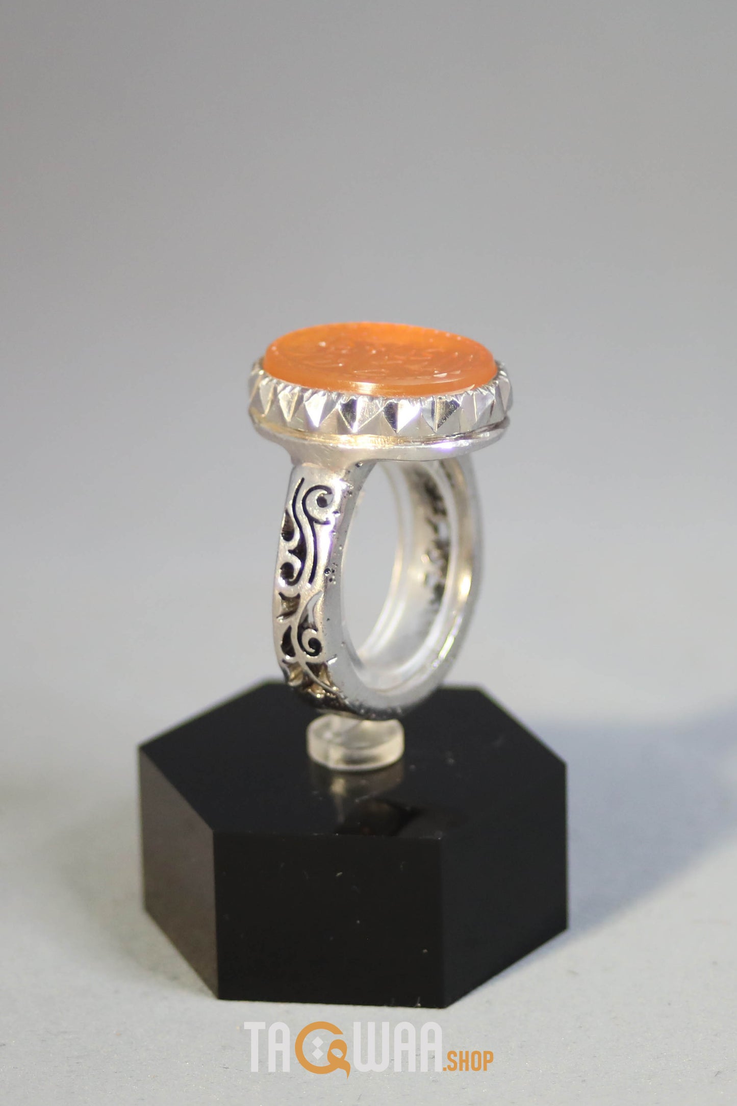 Timeless Men's Silver Ring with Yemeni Orange Aqeeq – Engraved with 'المهدي طاوس اهل الجنة