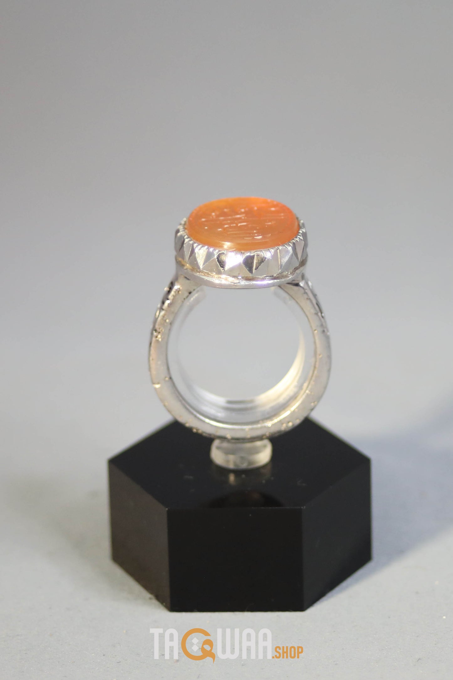 Timeless Men's Silver Ring with Yemeni Orange Aqeeq – Engraved with 'المهدي طاوس اهل الجنة