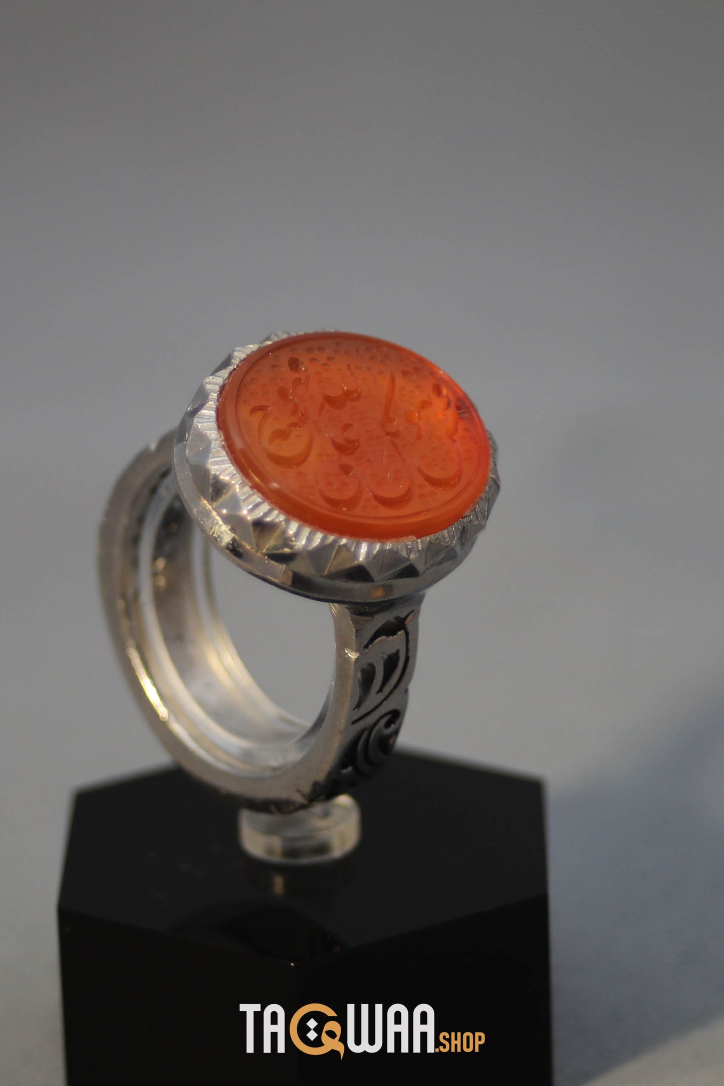 Timeless Men's Silver Ring with Yemeni Orange Aqeeq – Engraved with 'وَمَنْ يَتَوَكَّلْ عَلَى اللَّهِ فَهُوَ حَسْبُهُ
