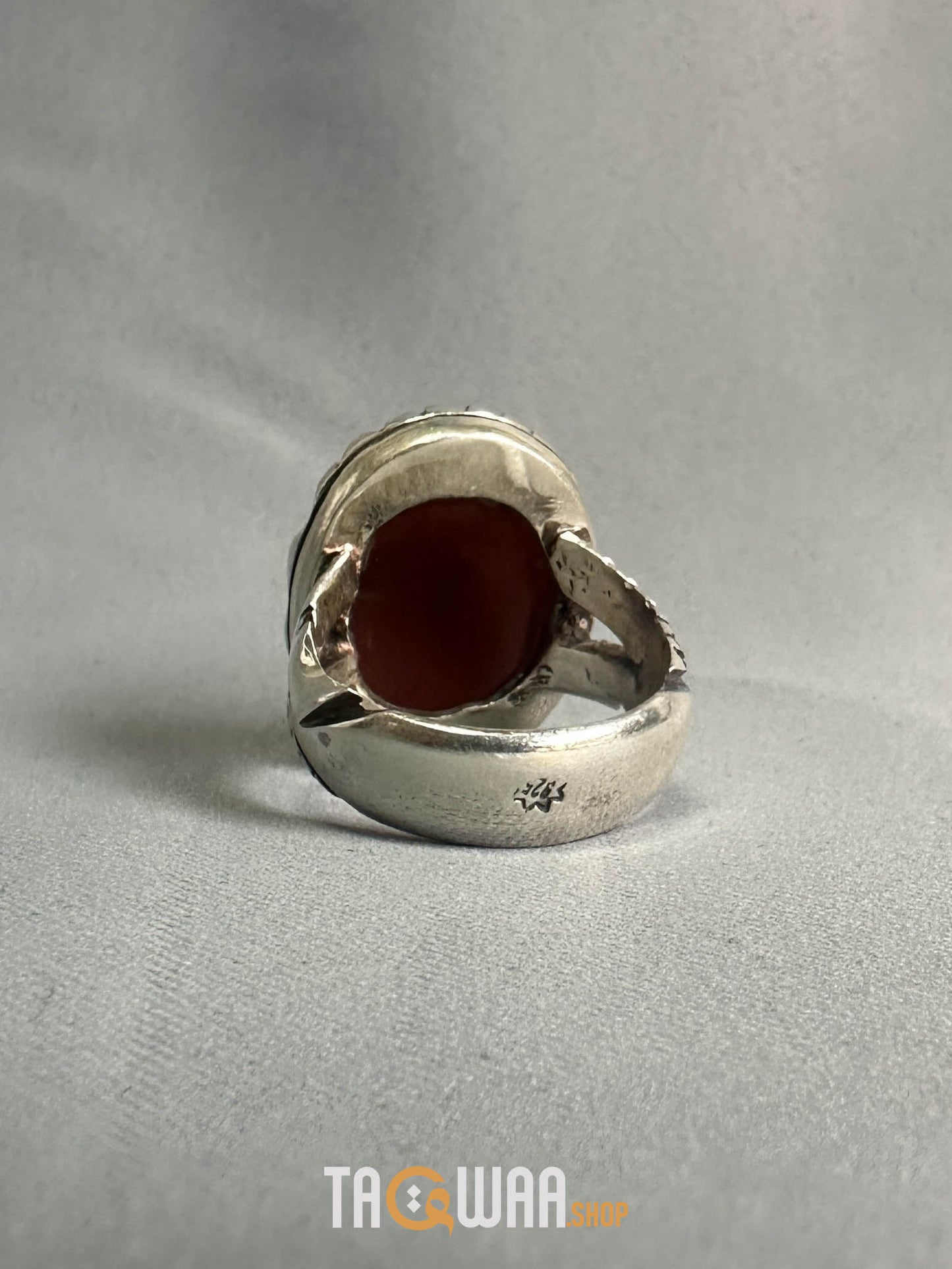 Red Yemeni Agate Aqeeq Oval Silver Ring