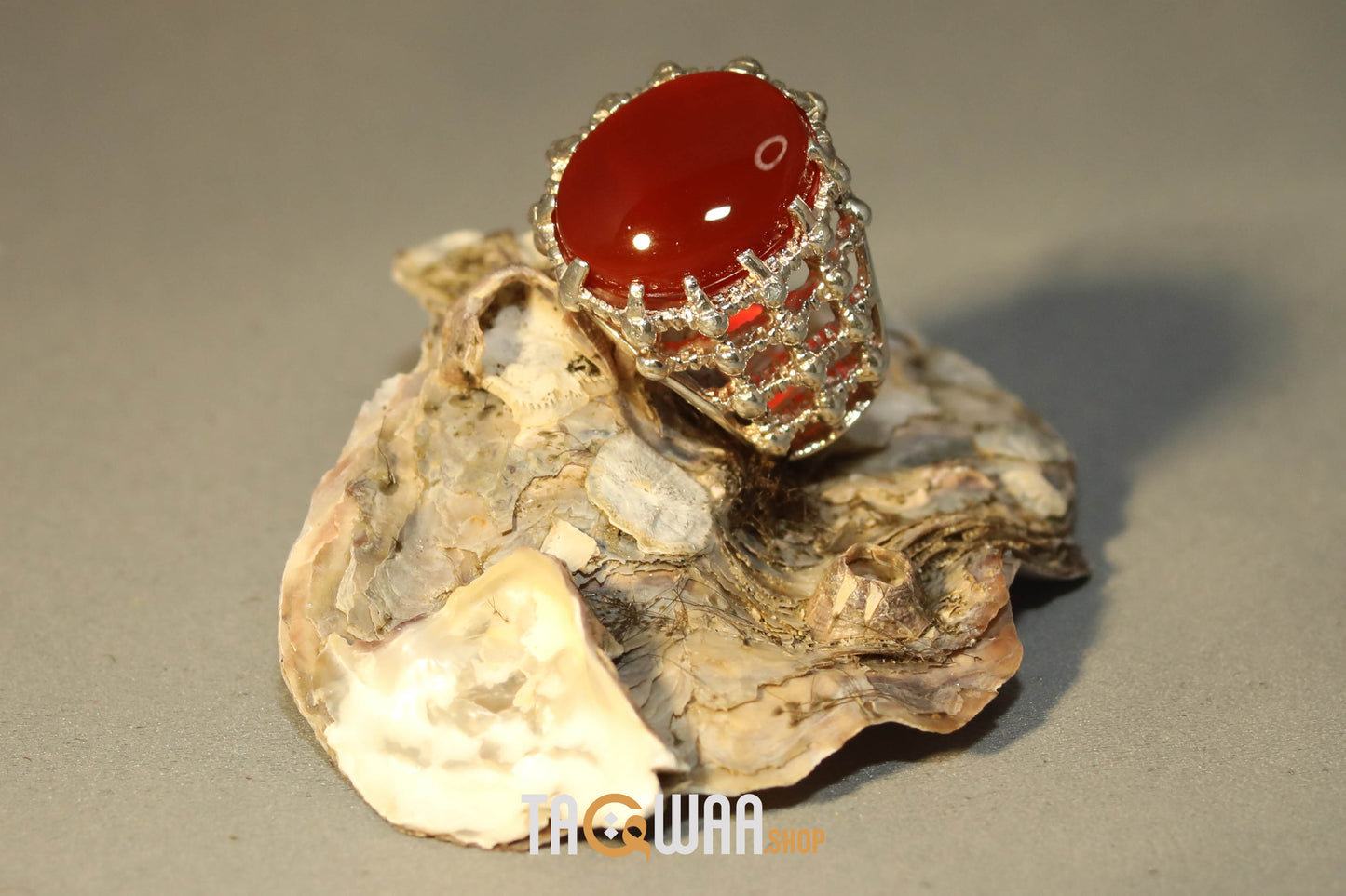 Silver ring with a brown Yemeni agate stone