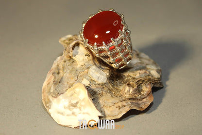 Silver ring with a brown Yemeni agate stone