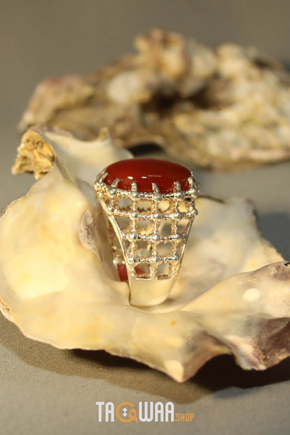 Silver ring with a brown Yemeni agate stone