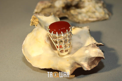 Silver ring with a brown Yemeni agate stone
