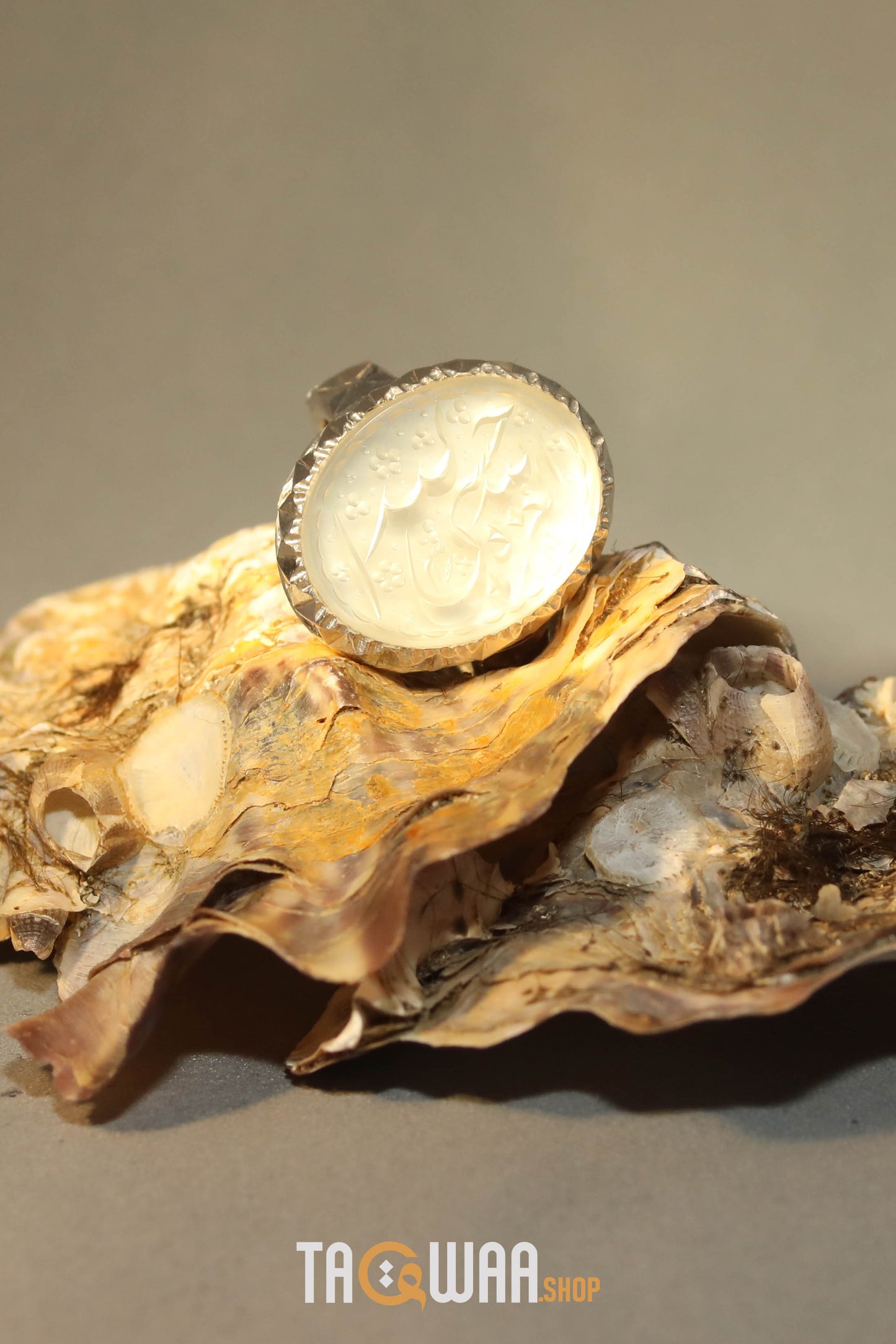 Extremely Rare White Yemeni Agate – Engraved with 'العزة لله حسبي الله'