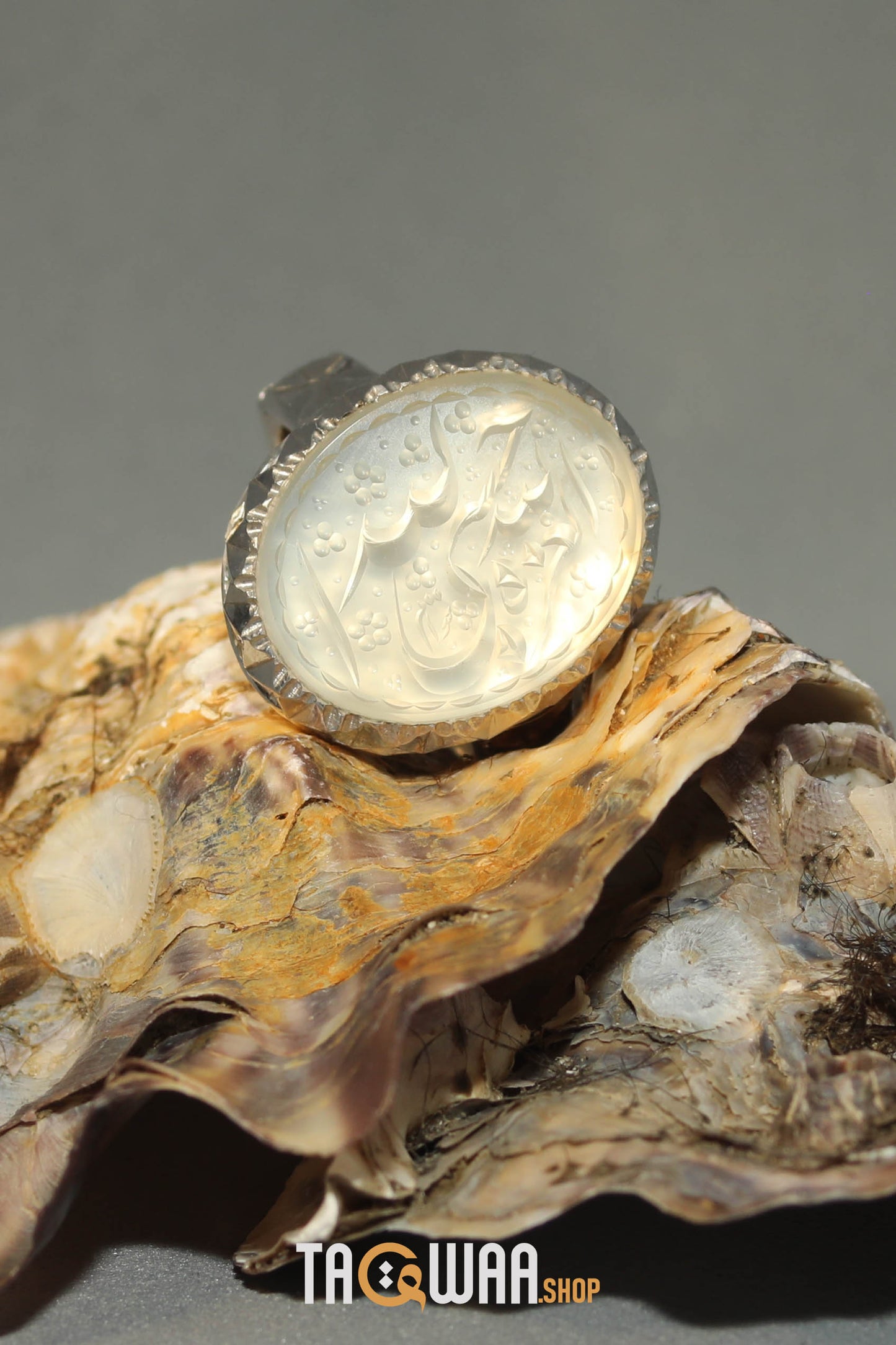 Extremely Rare White Yemeni Agate – Engraved with 'العزة لله حسبي الله'