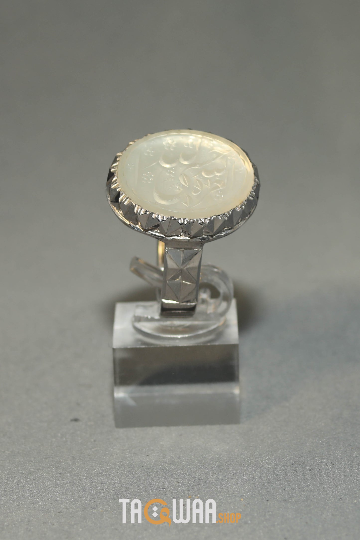 Extremely Rare White Yemeni Agate – Engraved with 'العزة لله حسبي الله'